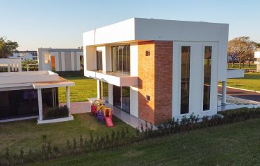 Lujosa Residencia en venta en Alto Los Pinos, en Ciudad del Este