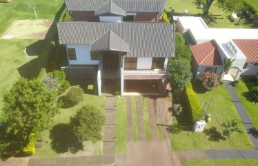 HERMOSA CASA CON PISCINA EN VENTA