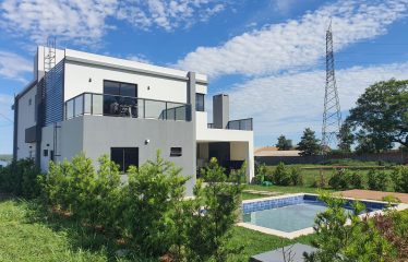🏡 Residencia Moderna en Venta – Costa del Lago
