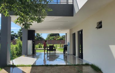 🏡 Residencia Moderna en Venta – Costa del Lago