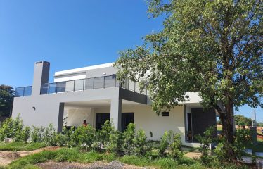 🏡 Residencia Moderna en Venta – Costa del Lago