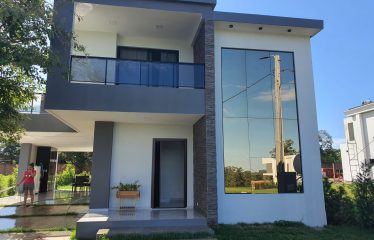 🏡 Residencia Moderna en Venta – Costa del Lago