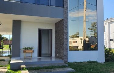 🏡 Residencia Moderna en Venta – Costa del Lago