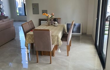 🏡 Residencia Moderna en Venta – Costa del Lago