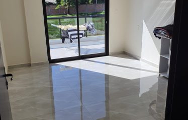 🏡 Residencia Moderna en Venta – Costa del Lago